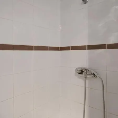 Studio Plage, Parking Gratuit Et Terrasse Privee. Saint-Mandrier-sur-Mer Exterior photo