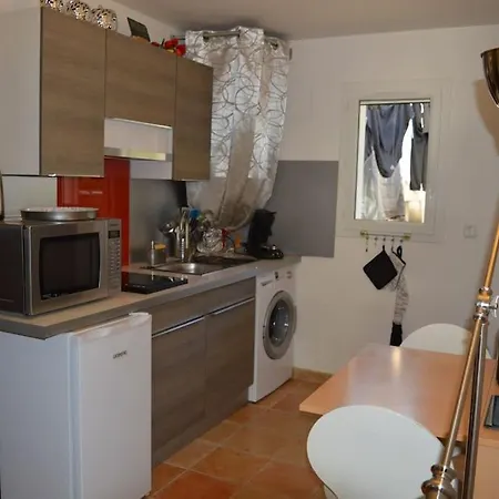 Studio Plage, Parking Gratuit Et Terrasse Privee. Saint-Mandrier-sur-Mer Exterior photo