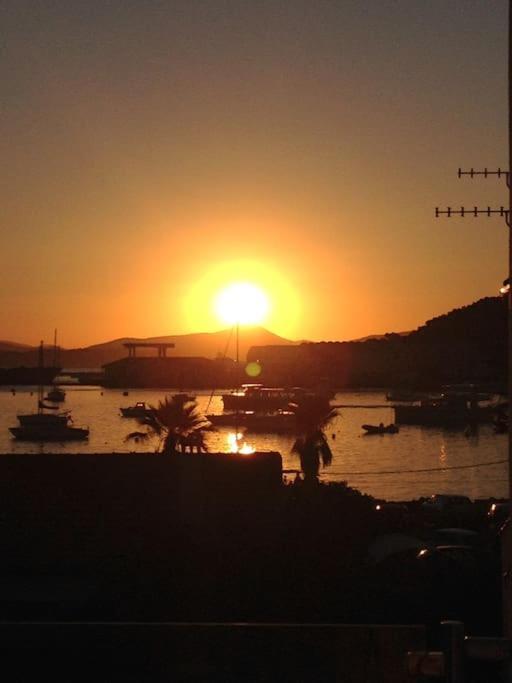 Plage, Parking Gratuit Et Terrasse Privee. Appartement Saint-Mandrier-sur-Mer