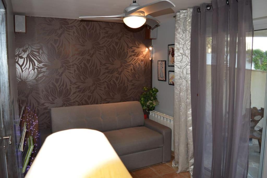 Plage, Parking Gratuit Et Terrasse Privee. Appartement Saint-Mandrier-sur-Mer